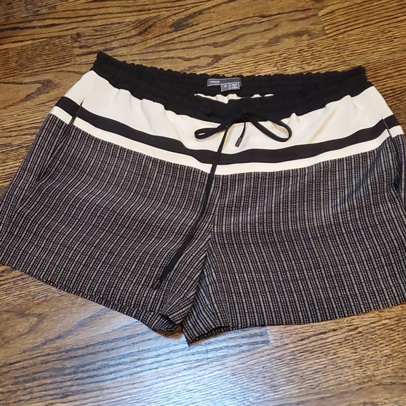 Vince Silk Shorts - Picture 2 of 4